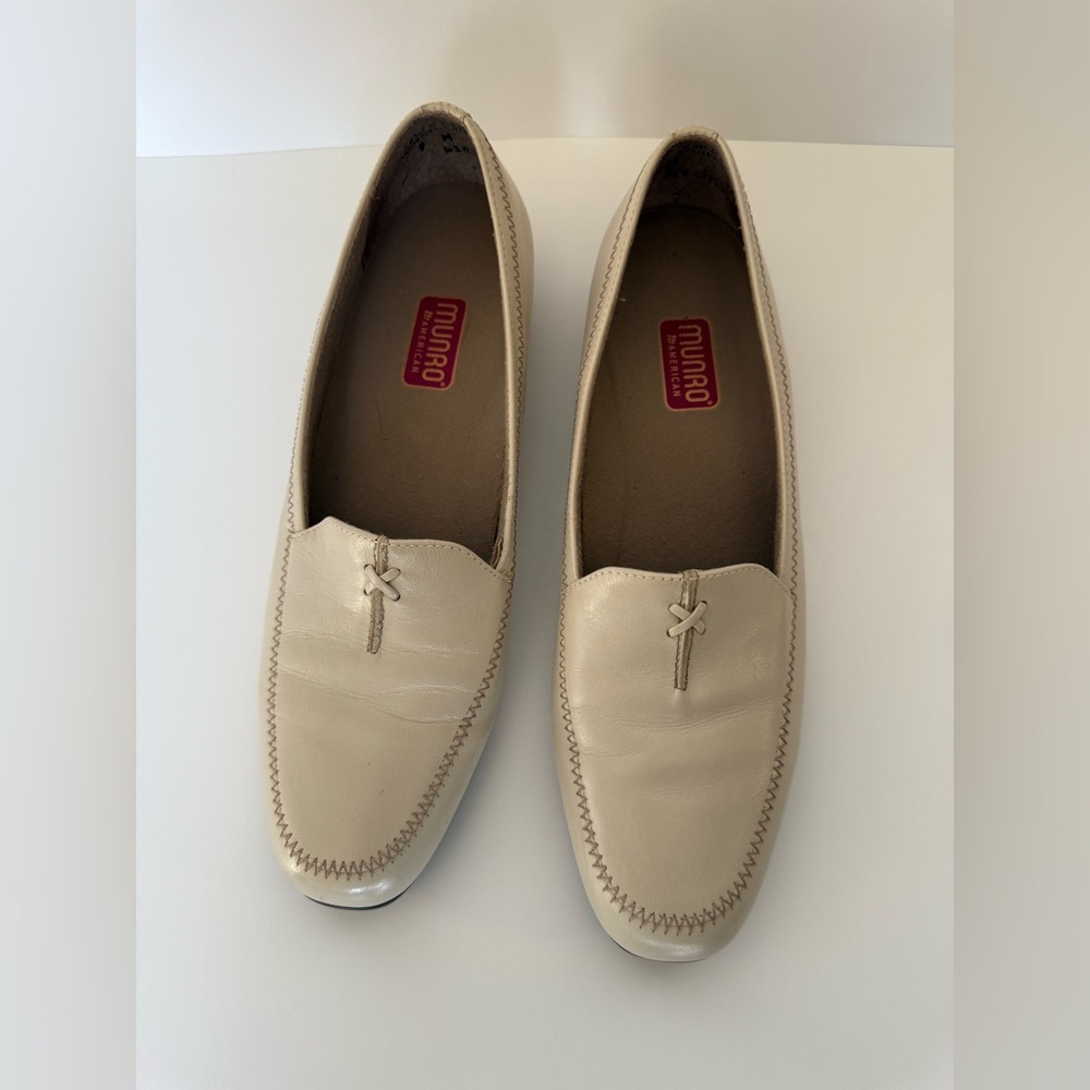 Munro American Women’s Cream Leather Loafers Size 9 M